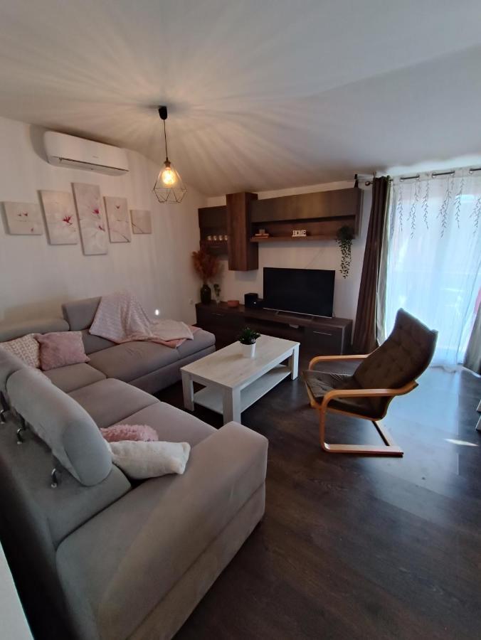 Apartamento Apartman Brigita Biograd Na Moru Exterior foto